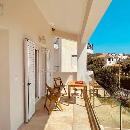 Ourania Apartament *